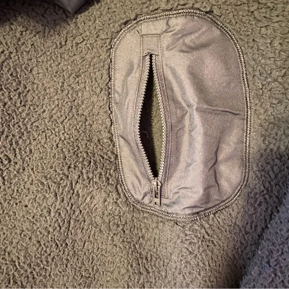 Under Armour Sherpa Fleece Hoodie Black Cropped Long Sleeve Women’s Size Large - Picture 4 of 11